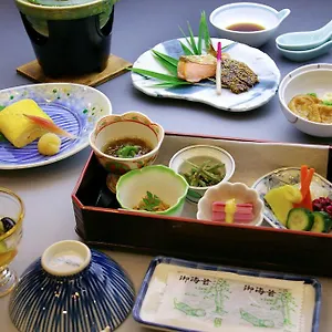 3* 旅館 金波楼